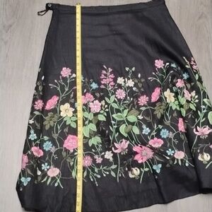 SilkLand Elegant Black Skirt with Floral Embroidery